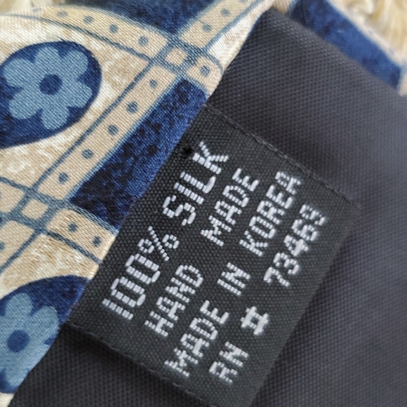 Looney Tunes Mania Tie - Picture 9 of 9